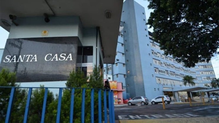 Bebê prematura cai de incubadora na Santa Casa e sofre fratura no crânio