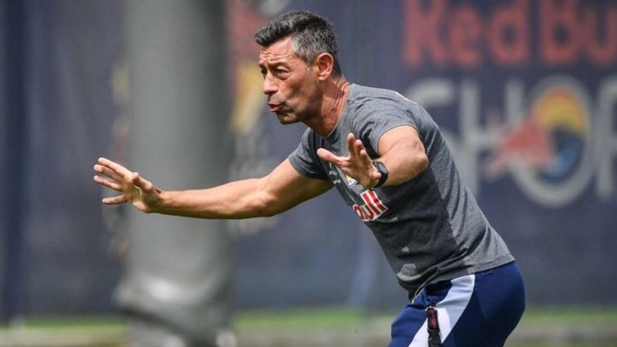 Santos anuncia a contratação do treinador Pedro Caixinha