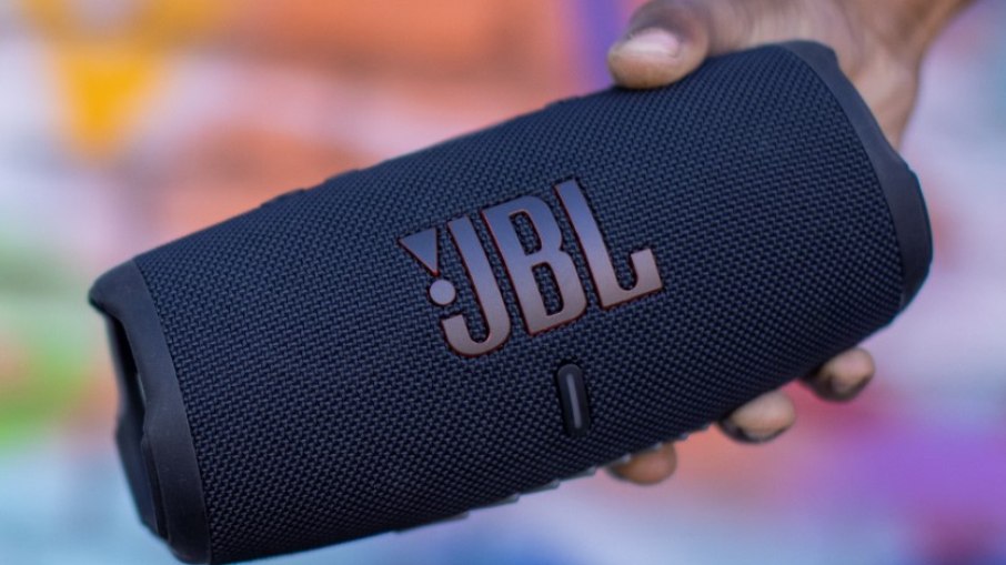 JBL Charge 5 é uma das caixas de som portáteis mais vendidas da marca JBL Charge 5 é uma das caixas de som portáteis mais vendidas da marca