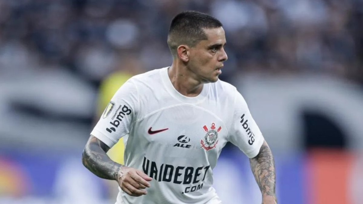 Fagner renova com o Corinthians até o fim de 2026