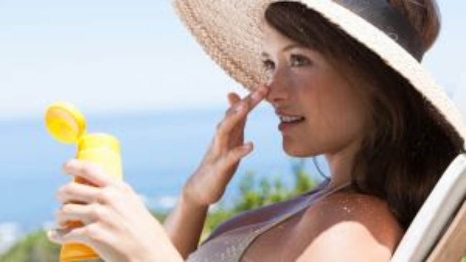 Dra. Fernanda Cassain dá dicas valiosas de como evitar manchas na pele no verão