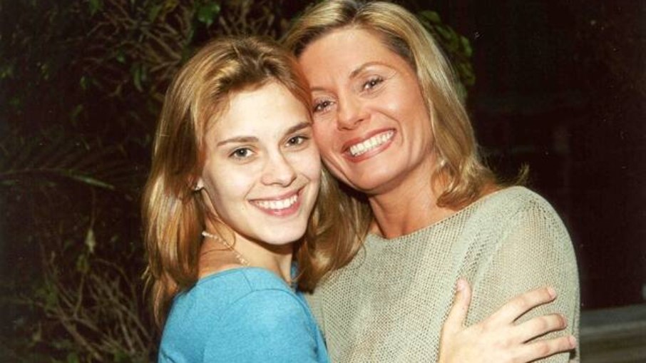 Carolina Dieckmann e Vera Fischer viveram Camila e Helena, respectivamente, em Carolina Dieckmann e Vera Fischer viveram Camila e Helena, respectivamente, em