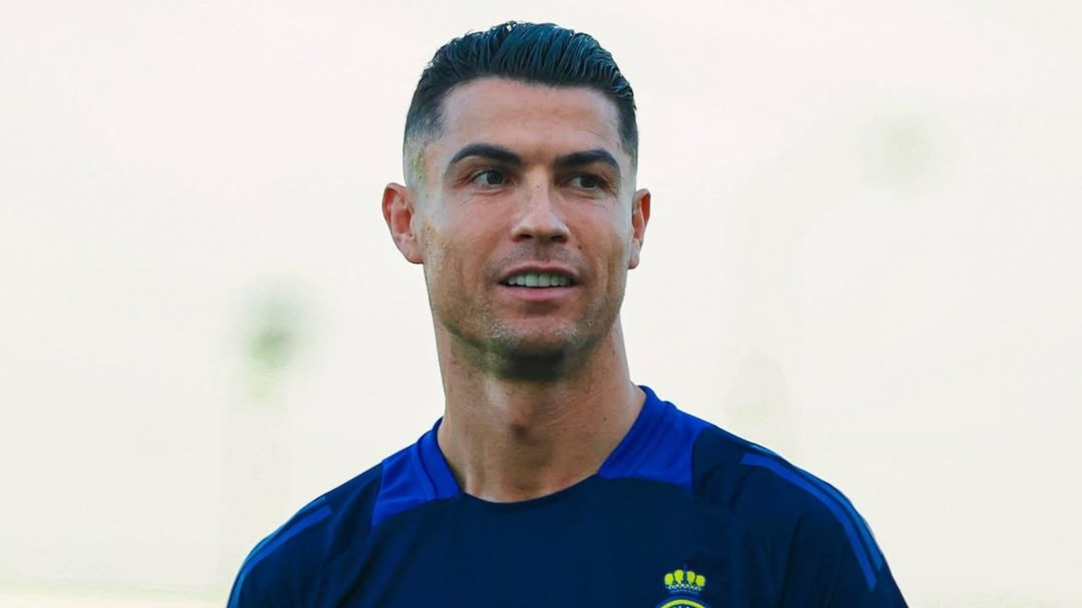 Cristiano Ronaldo diz ser mais bonito que Beckham: 'Sou perfeito' Cristiano Ronaldo diz ser mais bonito que Beckham: 'Sou perfeito'