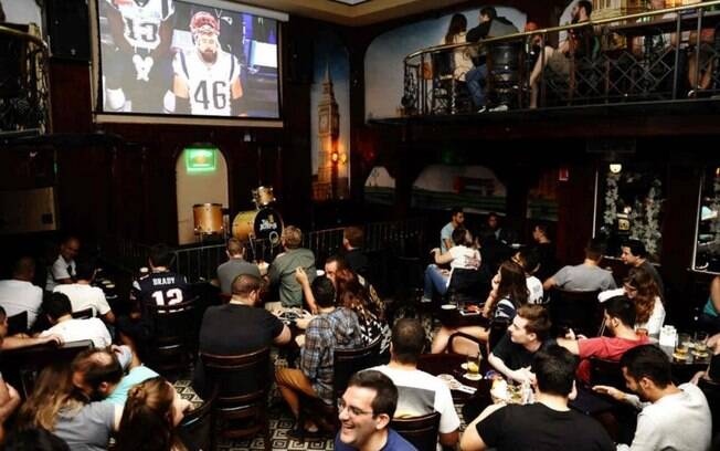 Com promoções e telão, bar em São Paulo transmite Super Bowl LVI neste domingo