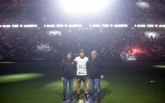 Música de Yuri não teve provocação a Willian e contou com participação do filho do presidente do Corinthians