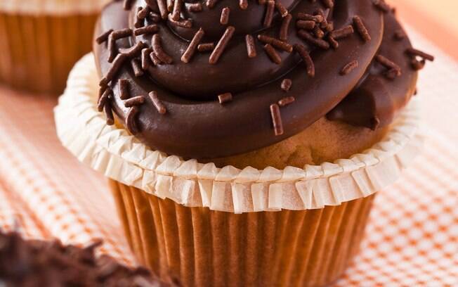 Foto da receita Cupcakes de cenoura com cobertura de chocolate pronta.