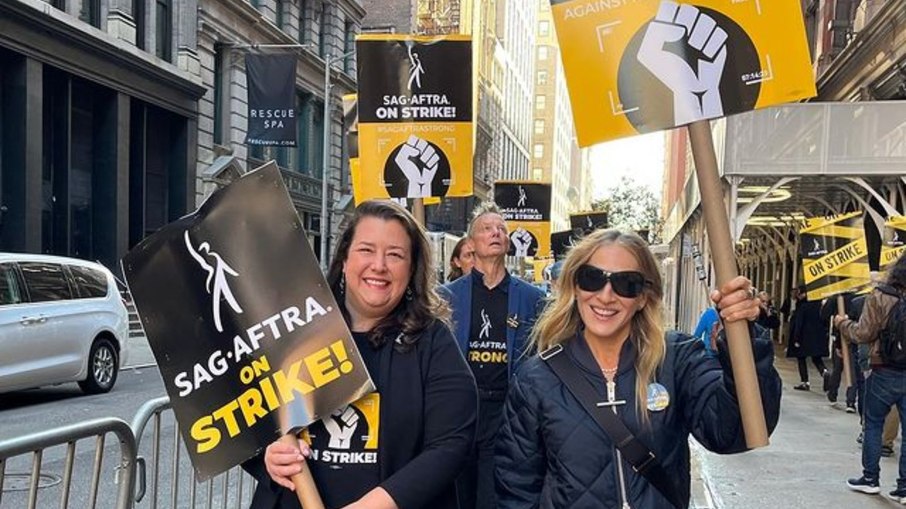 Sarah Jessica Parker e outros profissionais integraram greve do SAG-AFTRA