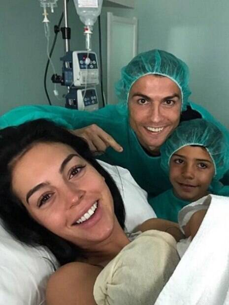 Cristiano Ronaldo postou foto da recém-nascida Alana, sua filha com a modelo Georgina Rodríguez