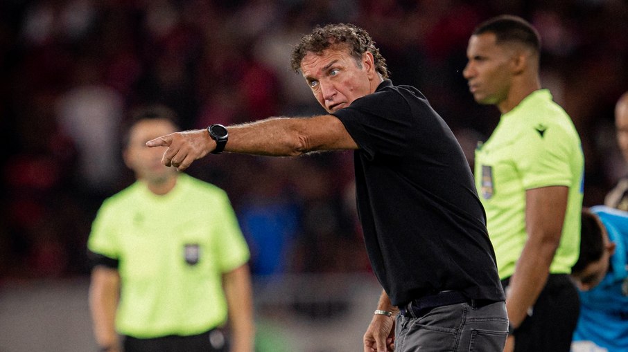Cuca durante a derrota do Santos para o Flamengo 