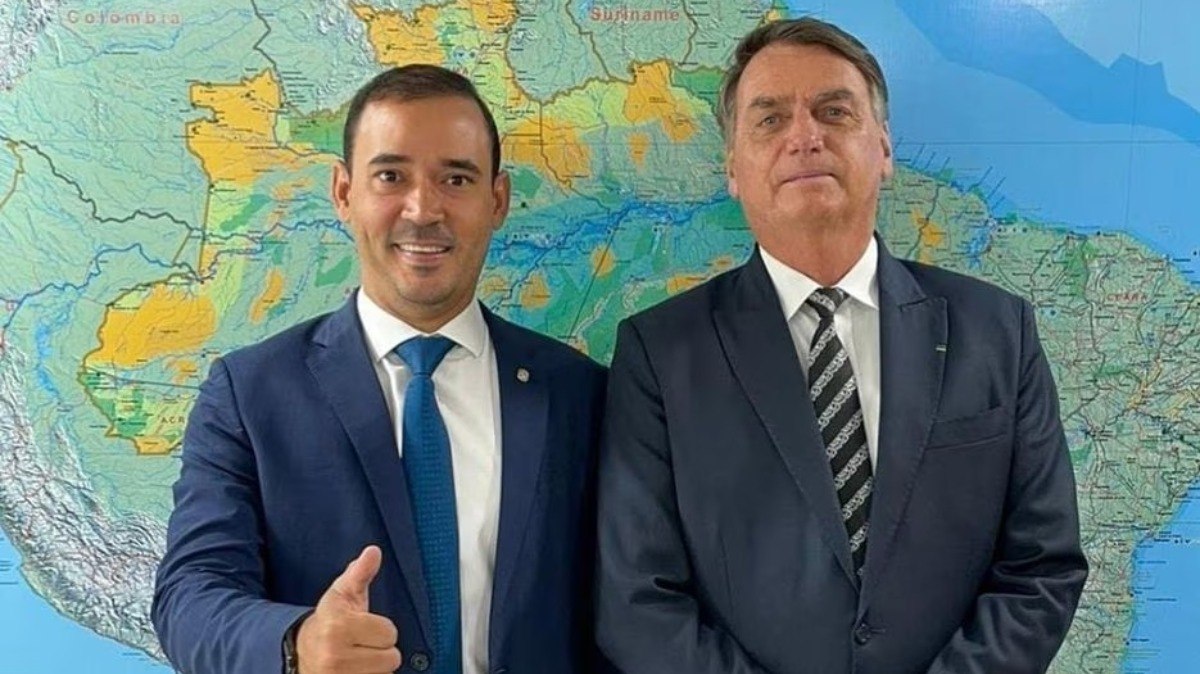 O deputado federal Vicentinho Junior (PP) e o ex-presidente, Jair Bolsonaro (PL)