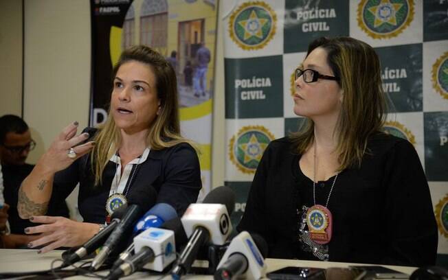 Delegadas Tatiana Queiroz (esq.) e Juliana Emerique durante coletiva sobre a prisão de suspeitos de tráfico de pessoas