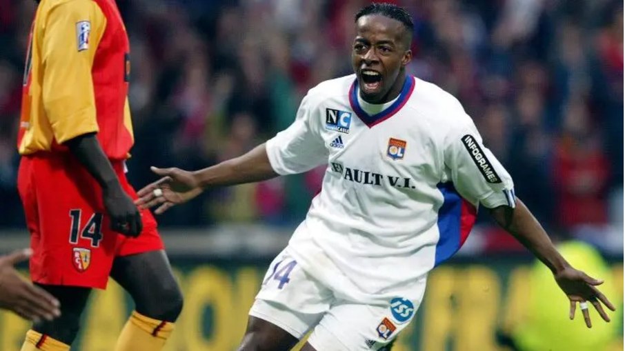 Sidney Govou, lenda do Lyon, se revolta com John Textor e faz aviso ao Botafogo Sidney Govou, lenda do Lyon, se revolta com John Textor e faz aviso ao Botafogo