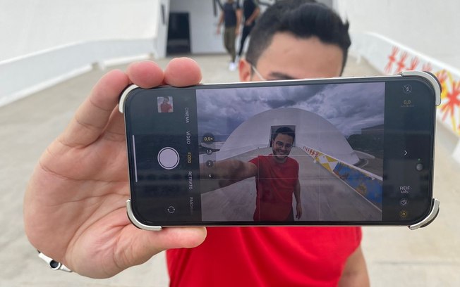 Influenciador de viagens transforma vlogs em experiências Influenciador de viagens transforma vlogs em experiências