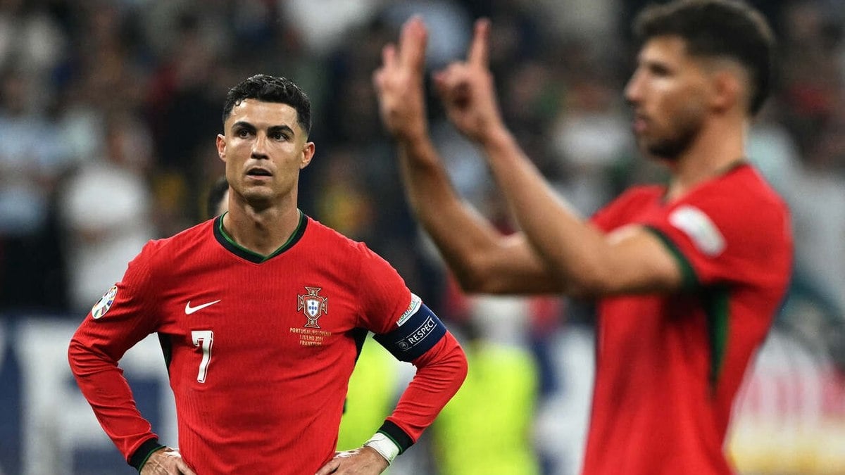 Cristiano Ronaldo recusa a ideia de ser banco em Portugal