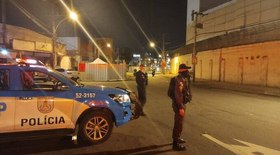 PM prende suspeitos de praticar roubos em praça 