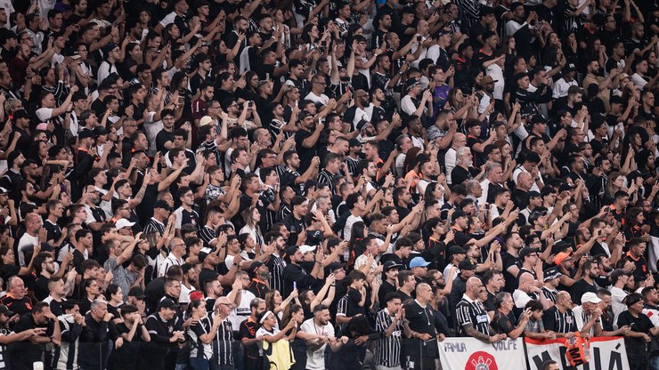 Corinthians é punido pelo STJD, mas evita portões fechados