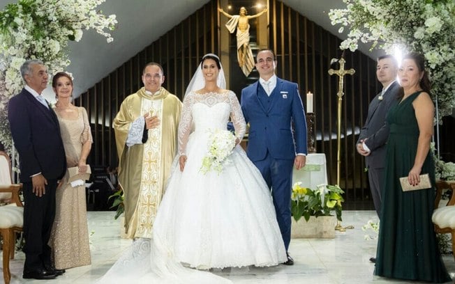 Anna Carolina e Eduardo Coura celebram união no Lago Sul