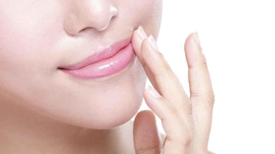 Lipcare: entenda como tratar o ressecamento, rugas, falta de coloração e volume dos lábios