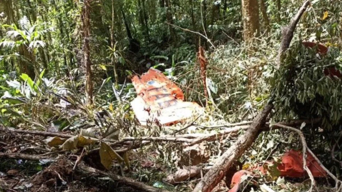 Avião da FAB foi encontrado destruído