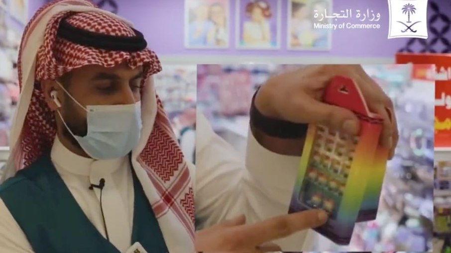 Autoridades sauditas apreendem brinquedos com cores do arco-íris