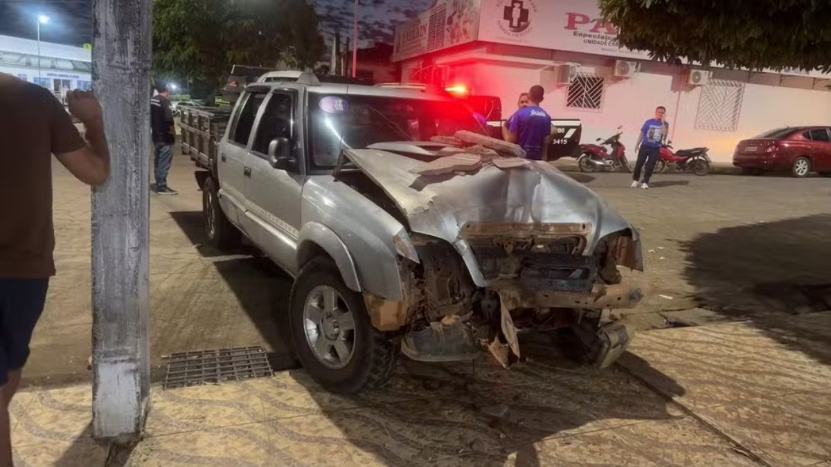 Carro perde o controle e atropela participantes da Marcha para Jesus em Terra Santa, no PA Carro perde o controle e atropela participantes da Marcha para Jesus em Terra Santa, no PA
