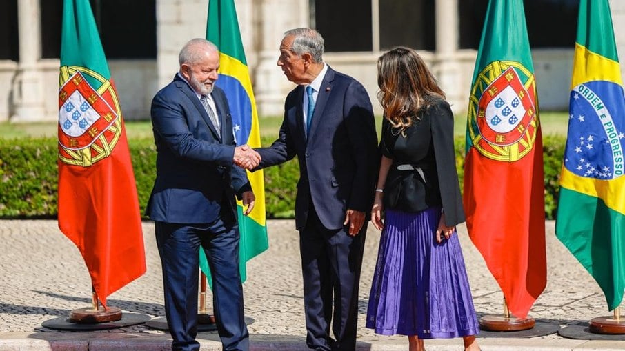 Lula é recebido pelo presidente de Portugal, Marcelo Rebelo de Sousa