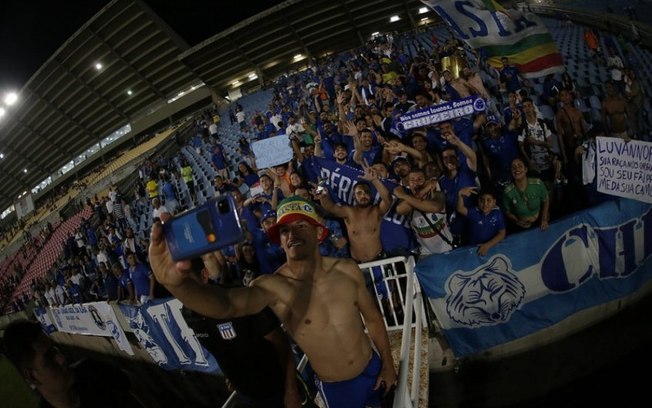 Luvannor revela emoção de jogar no Cruzeiro e rasga elogios à torcida: 'Fora de série'