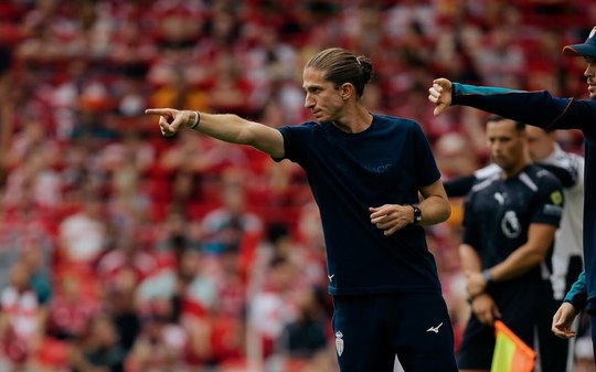 Filipe Luís sofre com problemas internos no Monaco