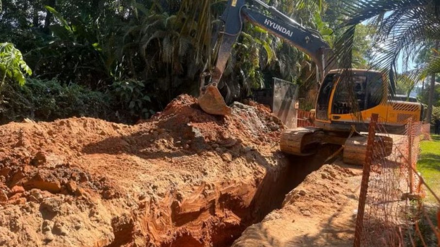 Funcionários de empresa terceirizada da Sabesp morrem soterrados durante obra em Ubatuba, litoral norte de São Paulo Funcionários de empresa terceirizada da Sabesp morrem soterrados durante obra em Ubatuba, litoral norte de São Paulo