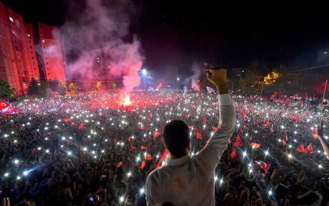 Prefeito eleito de Istambul comemorou vitória na cidade