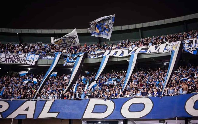 Torcida do Grêmio no Couto Pereira em 2023