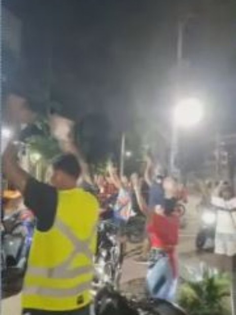 Entregadores protestam em frente a condomínio em Jacarepaguá (Rio de Janeiro)