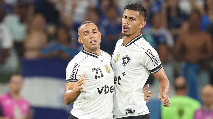 Sem zagueiro na 38ª rodada? Expulsão agrava problema do Botafogo