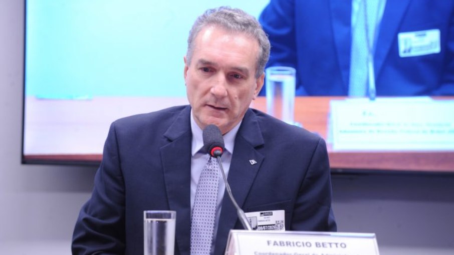 O coordenador de Administração Aduaneira da Receita, Fabrício Betto falou da novidade em audiência pública na Câmara e afirmou que IA será nova ferramenta no combate a ilegaligades