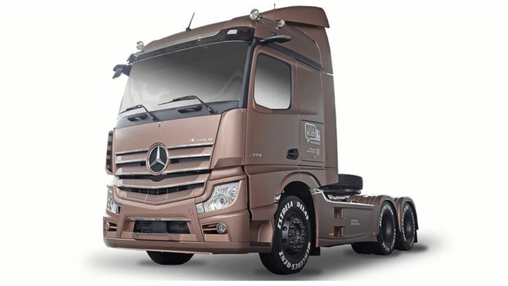 Mercedes abre portas para mulheres motoristas de caminhões
