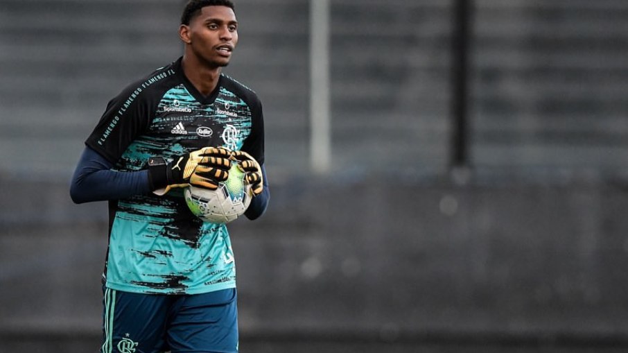 Hugo Souza estreou pelo profissional do Flamengo em 2020 Hugo Souza estreou pelo profissional do Flamengo em 2020