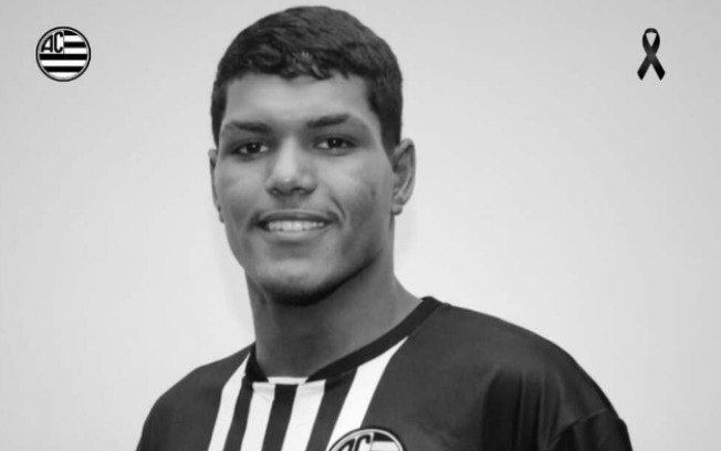 Athletic se despede do meia Vitão