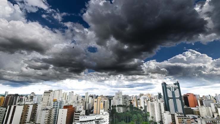 Semana%20come%C3%A7a%20com%20chuva%20e%20deve%20terminar%20com%20calor%20no%20interior%20de%20S%C3%A3o%20Paulo