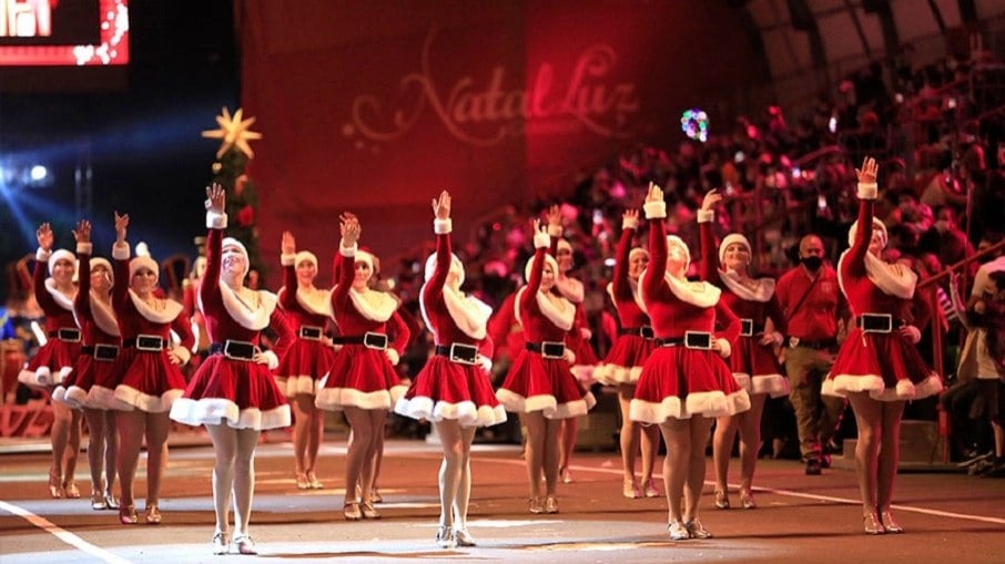'O Grande Desfile de Natal', espetáculo do festival 'Natal Luz', em Gramado