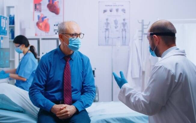 Planos de saúde são alvo de reclamações na ANS por prescrição do “kit covid”