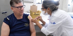 Vacina contra pneumonia liberada para pessoas de 58 anos ou mais