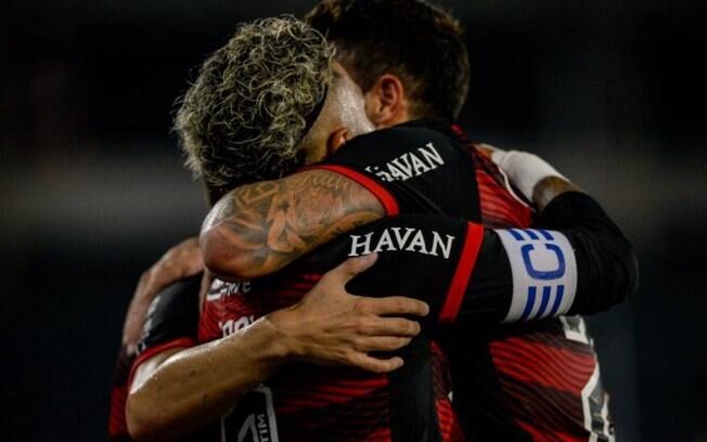 Quem pode, pode: Flamengo faz postagem para enaltecer Gabigol e Pedro