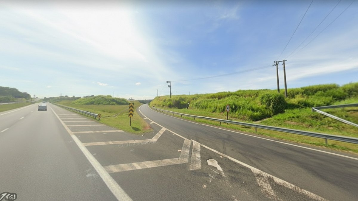 Alça acesso da Rodovia Magalhães Teixeira para a SP-330 Alça acesso da Rodovia Magalhães Teixeira para a SP-330