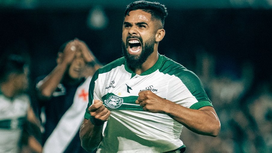 Vasco sofre empate no fim, mas mantém invencibilidade com Renato