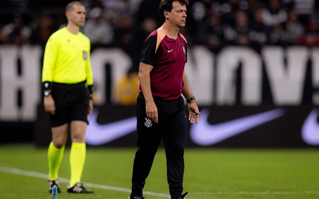 Fernando Diniz segue como técnico do Corinthians
