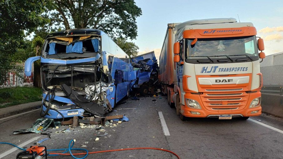 Acidente ocorreu em Taubaté (SP), sentido Rio