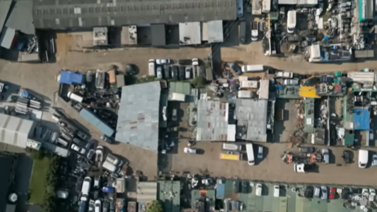 Fazenda%20vira%20cemit%C3%A9rio%20de%20carros%20roubados