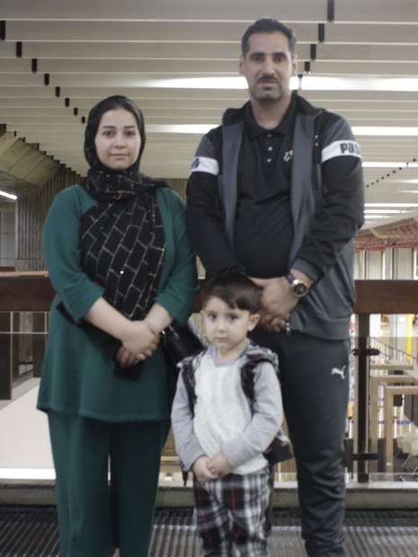 Família afegã espera por ajuda humanitária em Guarulhos