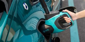 BYD inaugura estações de recarga rápida no Brasil