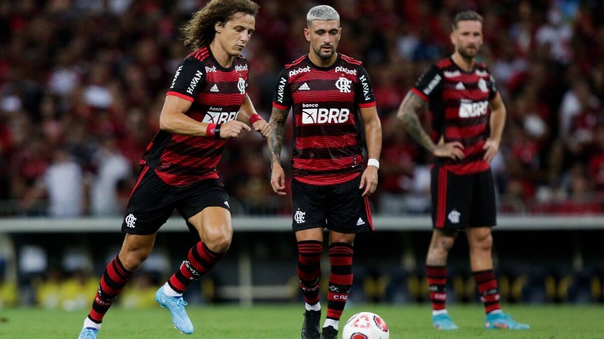 Ídolo do Flamengo detona elástico de David Luiz em jogo do Carioca: 'Zagueiro Ronaldinho agora?'